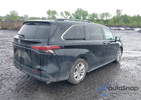 2022 Toyota Sienna Xle z USA, uszkodzony, nr VIN 5TDJSKFC7NS062964
